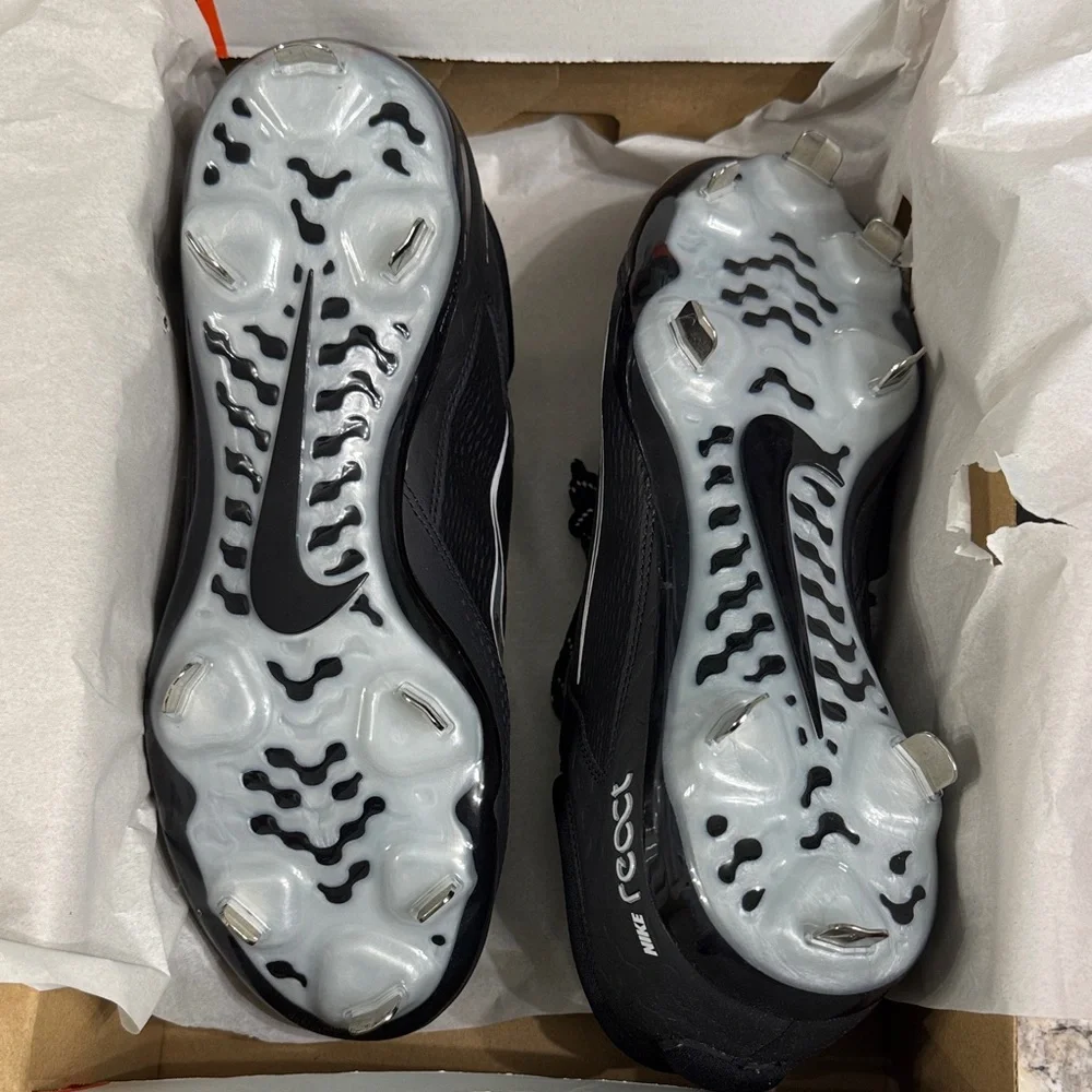 Nike‎ Hyperdiamond 4 Elite Metal Softball Cleats in Black and White